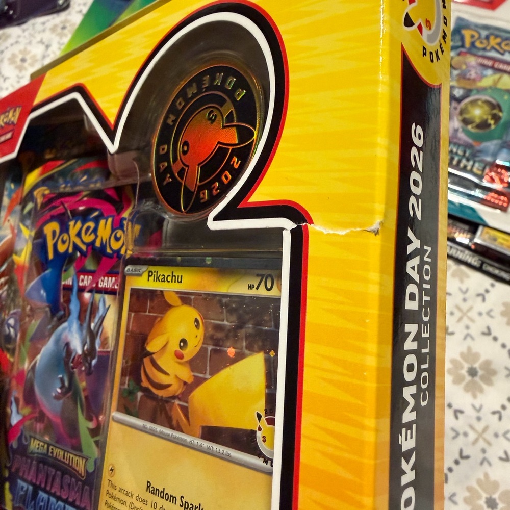 Pokémon Trading Card Game 2025 Pokémon Day Tin Box Set - Yellow/Red - Picture 3 of 5